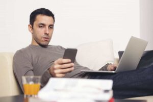 چگونه گوشی هنگ کرده را خاموش کنیم