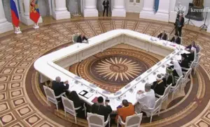 میز جدید «پوتین» سوژه رسانه‌ها شد