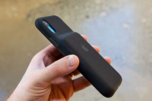 طرح تعویض رایگان کیس‌های هوشمند آیفون‌ توسط شرکت اپل